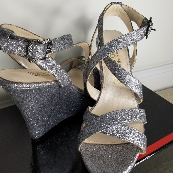 Platform high heels wedge shoes. - Picture 2 of 3